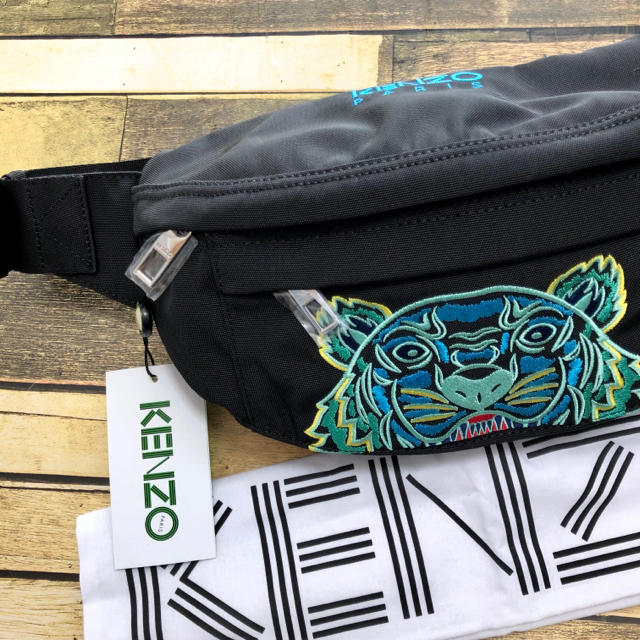KENZO(ケンゾー)の新品 ケンゾー タイガープリント ベルトバッグ ボディバッグ メンズのバッグ(ボディーバッグ)の商品写真