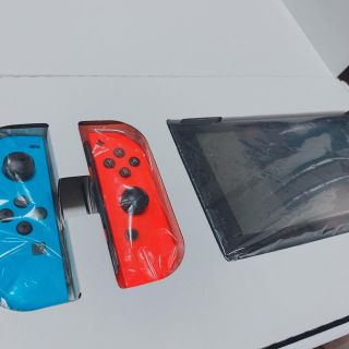 ニンテンドースイッチ(Nintendo Switch)の任天堂Switch スプラトゥーン付き(家庭用ゲーム機本体)