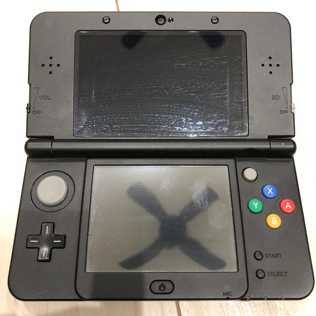 ニンテンドー3DS(ニンテンドー3DS)のNew ニンテンドー3DS ブラック 充電器つき エンタメ/ホビーのゲームソフト/ゲーム機本体(携帯用ゲーム機本体)の商品写真