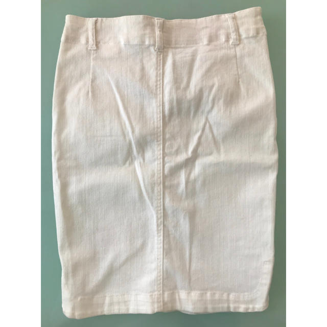 RecHerie(リシェリエ)のRecHerie  新品タグ付き　白デニムスカート レディースのスカート(ひざ丈スカート)の商品写真