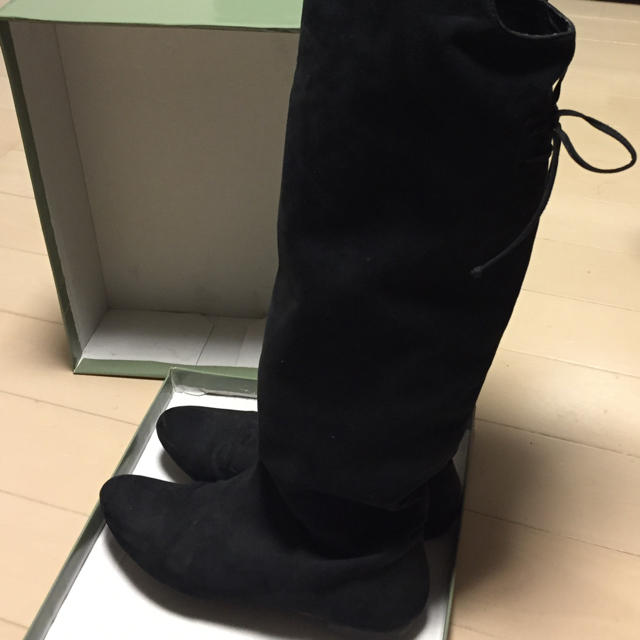 ZARA(ザラ)のザラ スエードニーハイ黒 レディースの靴/シューズ(ブーツ)の商品写真