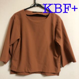 ケービーエフプラス(KBF+)の美品　KBF ＋　トップス　(カットソー(長袖/七分))