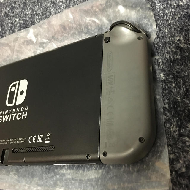 Nintendo Switch(ニンテンドースイッチ)の任天堂Switch 本体　ダークグレー　中古 エンタメ/ホビーのゲームソフト/ゲーム機本体(家庭用ゲーム機本体)の商品写真