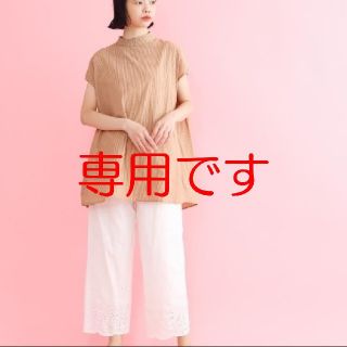 メルロー(merlot)のスタンドネックブラウス、ベージュ【メルロー】(シャツ/ブラウス(半袖/袖なし))