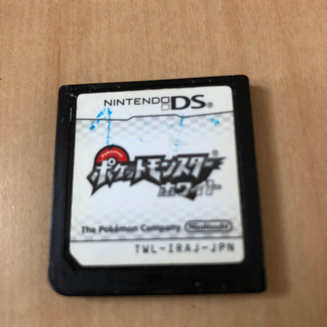 ニンテンドーDS(ニンテンドーDS)のポケットモンスター　ホワイト　DS エンタメ/ホビーのゲームソフト/ゲーム機本体(携帯用ゲームソフト)の商品写真