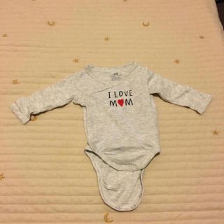 エイチアンドエム(H&M)のH&M 長袖ロンパース2枚セット　新生児1〜2M   I♡dad/mom(ロンパース)