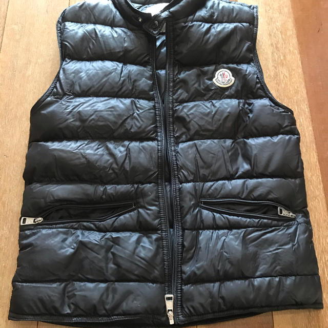 MONCLER(モンクレール)のモンクレール　　メンズ　ベスト メンズのジャケット/アウター(ダウンベスト)の商品写真