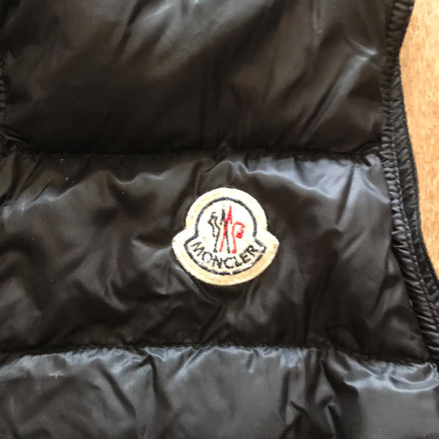 MONCLER(モンクレール)のモンクレール　　メンズ　ベスト メンズのジャケット/アウター(ダウンベスト)の商品写真