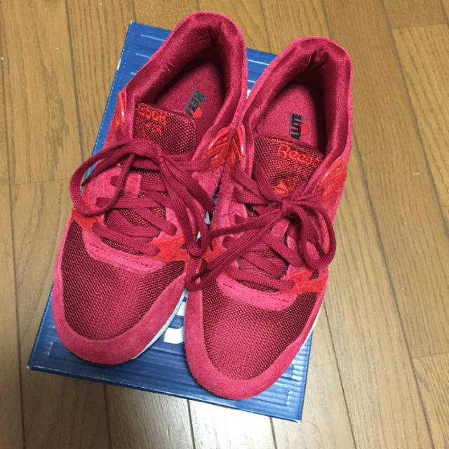 Reebok(リーボック)の新品♡Reebok 赤スエードスニーカー レディースの靴/シューズ(スニーカー)の商品写真