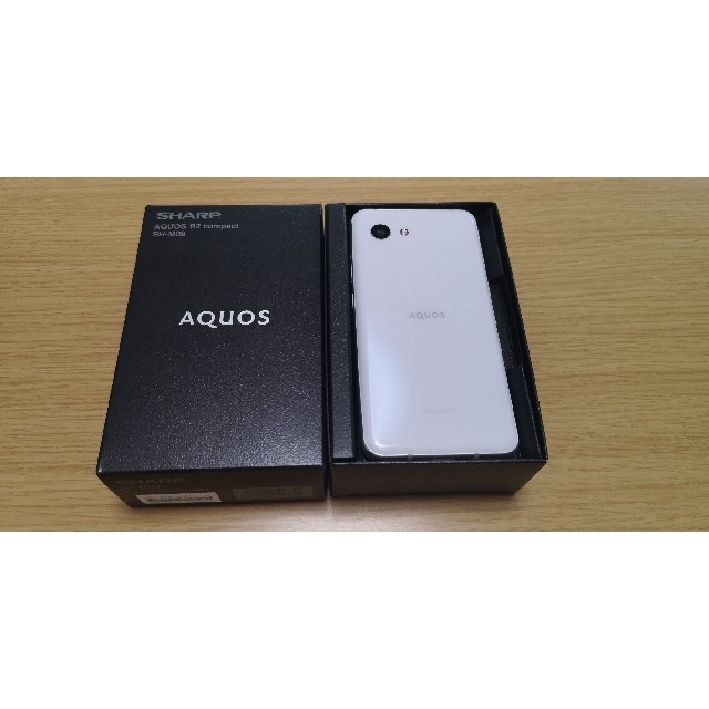 AQUOS(アクオス)の【ほぼ未使用品】AQUOS R2 compact ディープホワイト スマホ/家電/カメラのスマートフォン/携帯電話(スマートフォン本体)の商品写真