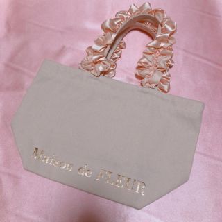 メゾンドフルール(Maison de FLEUR)のMaison de FLEUR ハンドルフリルトートS(トートバッグ)