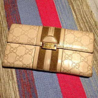 グッチ(Gucci)のGUCCI型押しホワイト長財布(財布)