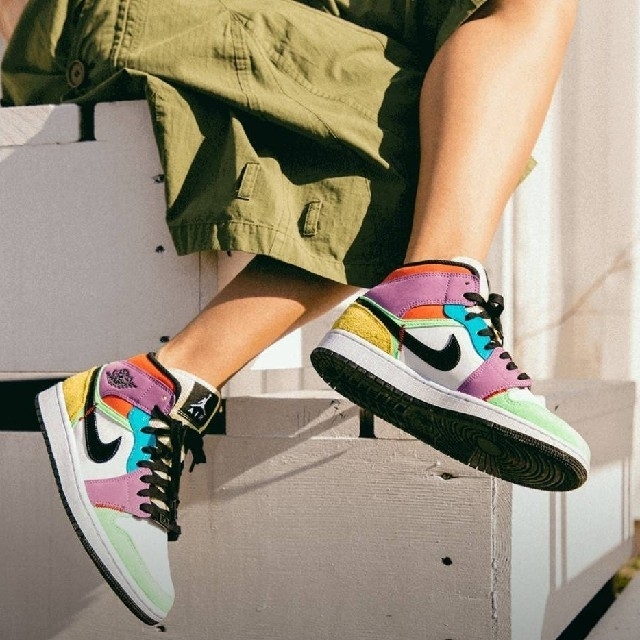 NIKE(ナイキ)のNIKE air jordan 1 mid Multi color 24.5cm レディースの靴/シューズ(スニーカー)の商品写真