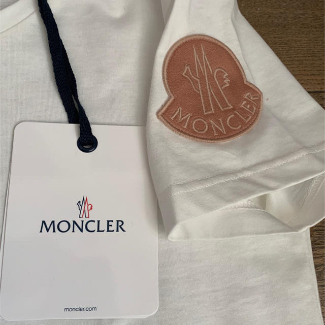 MONCLER(モンクレール)の新品　モンクレール　Tシャツ　サイズS レディースのトップス(Tシャツ(半袖/袖なし))の商品写真