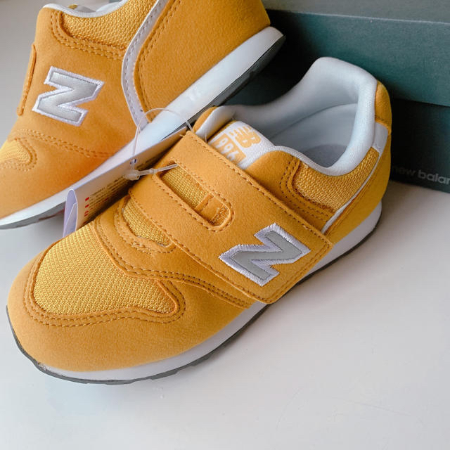 New Balance(ニューバランス)の16.5 新品 ニューバランス スニーカー 996 イエロー キッズ キッズ/ベビー/マタニティのキッズ靴/シューズ(15cm~)(スニーカー)の商品写真