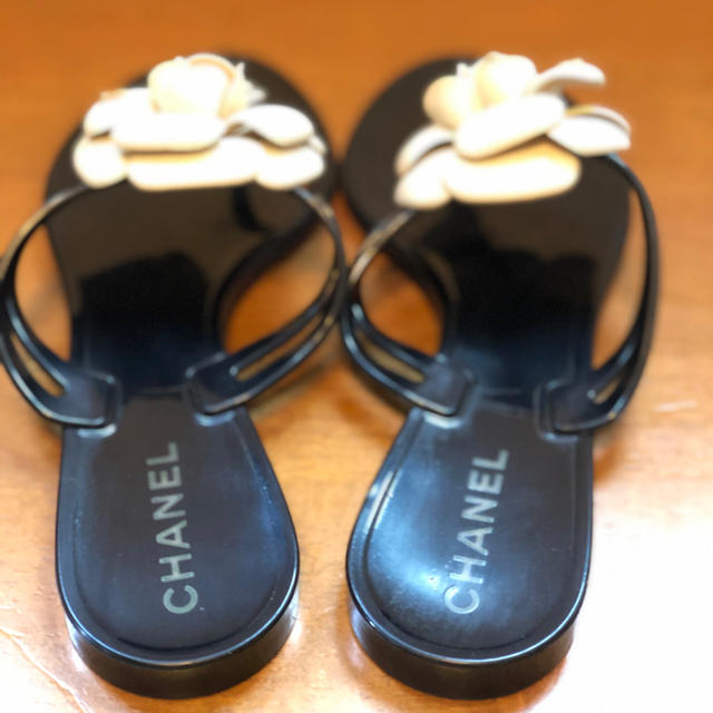 CHANEL(シャネル)のCHANELシャネル カメリア サンダル レディースの靴/シューズ(ビーチサンダル)の商品写真