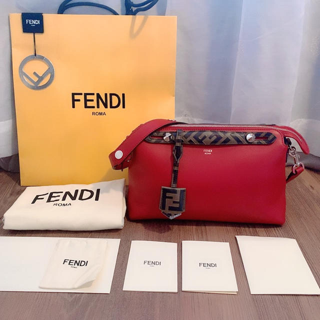 FENDI(フェンディ)のFENDI レディースのバッグ(ショルダーバッグ)の商品写真