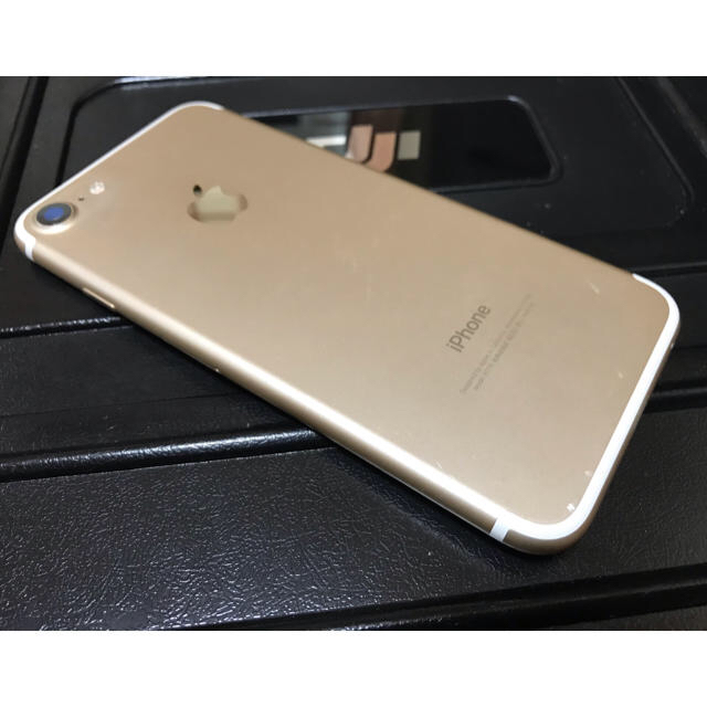 iPhone(アイフォーン)のmonst様専用 iPhone 7 Gold アクティベーションロック品 スマホ/家電/カメラのスマートフォン/携帯電話(スマートフォン本体)の商品写真