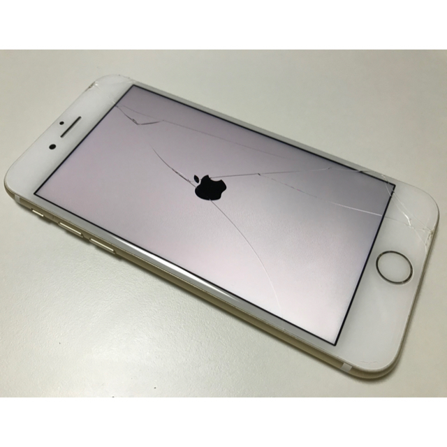 iPhone(アイフォーン)のmonst様専用 iPhone 7 Gold アクティベーションロック品 スマホ/家電/カメラのスマートフォン/携帯電話(スマートフォン本体)の商品写真