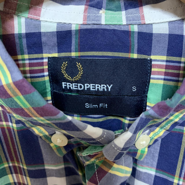 FRED PERRY(フレッドペリー)の専用　購入しないで下さい。FREDPERRY　シャツ　メンズS メンズのトップス(シャツ)の商品写真