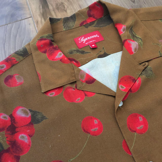 Supreme(シュプリーム)のSupreme Rayon shit cherry メンズのトップス(シャツ)の商品写真