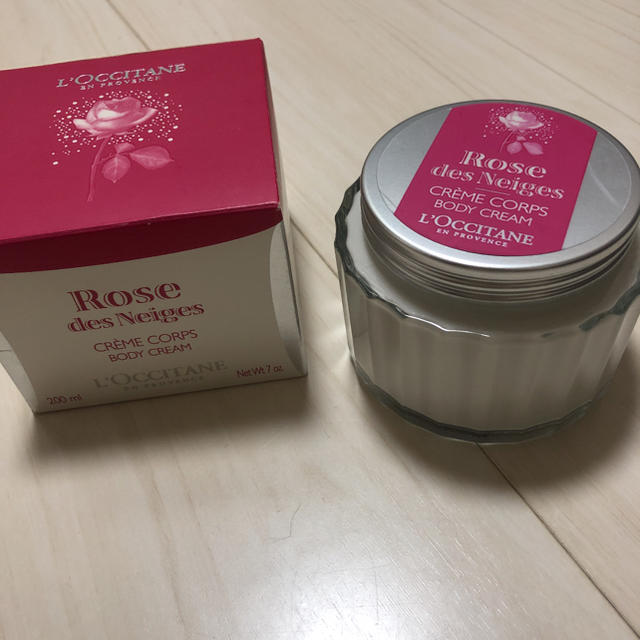 L'OCCITANE(ロクシタン)のロクシタン スノウローズ ボディクリーム 200ml コスメ/美容のボディケア(ボディクリーム)の商品写真