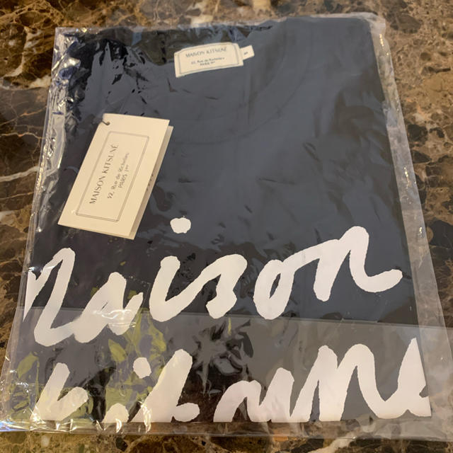 MAISON KITSUNE'(メゾンキツネ)のメゾンキツネ　Sサイズ　Tシャツ　2020春新作　ブラック　新品 レディースのトップス(Tシャツ(半袖/袖なし))の商品写真