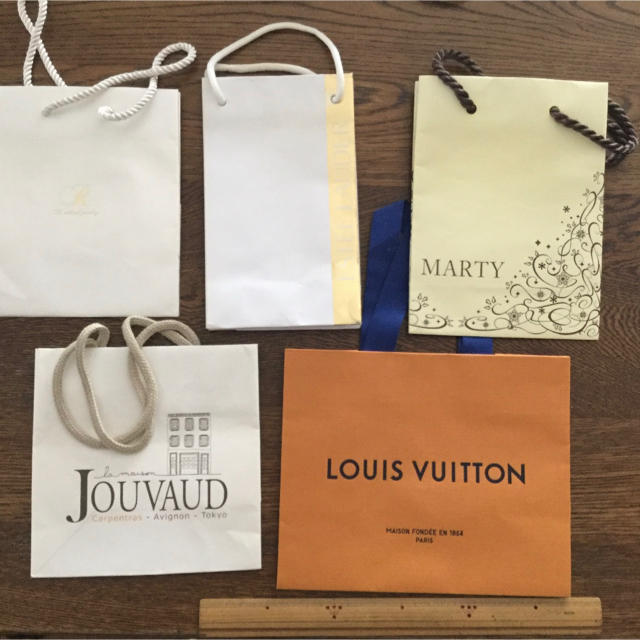 LOUIS VUITTON - ブランド ショップ袋 紙袋 小さ目5枚 の通販 by frifri's shop｜ルイヴィトンならラクマ