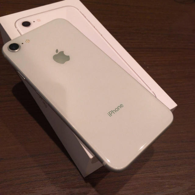 Apple iphone8 silver 64GB 箱付きの通販 by 12/11で全て販売終了｜アップルならラクマ - 超美品 simフリー 即納HOT