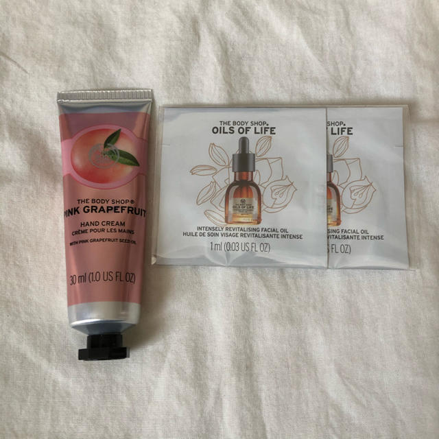 THE BODY SHOP(ザボディショップ)のいちご様専用　ザボディショップ　ハンドクリーム　ピンクグレープフルーツ コスメ/美容のボディケア(ハンドクリーム)の商品写真