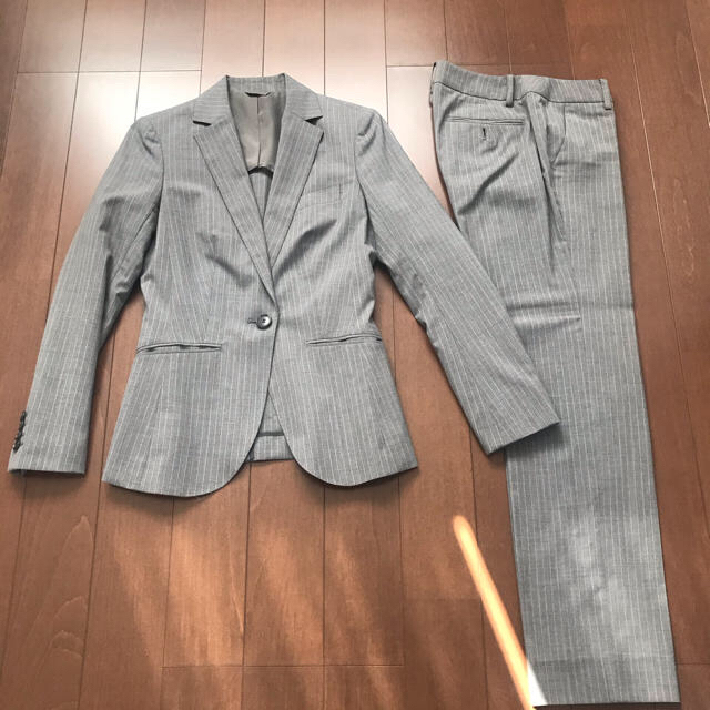 THE SUIT COMPANY(スーツカンパニー)の美品　春夏　スーツカンパニー　グレー　パンツスーツ　36 38  レディースのフォーマル/ドレス(スーツ)の商品写真