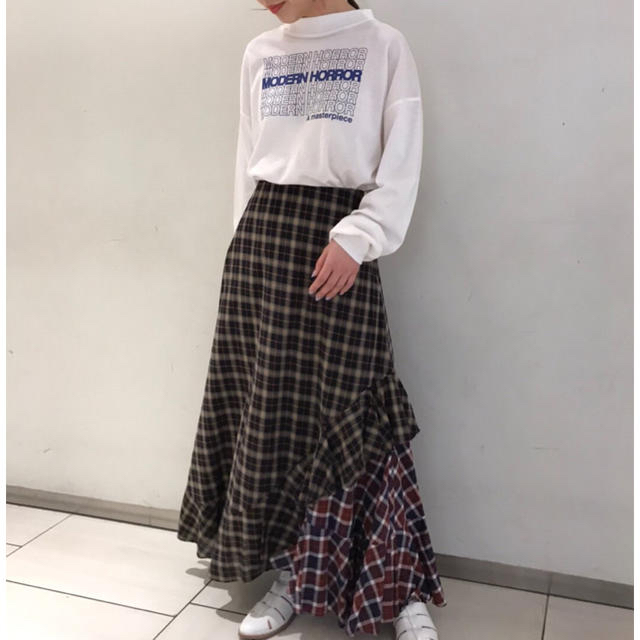 fur fur(ファーファー)のえりか様専用　ロゴプリント長袖Tシャツ×チェックスカート　FURFUR レディースのトップス(カットソー(長袖/七分))の商品写真