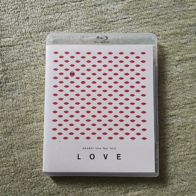 嵐(アラシ)のARASHI Live Tour 2013"LOVE" ブルーレイ エンタメ/ホビーのDVD/ブルーレイ(アイドル)の商品写真