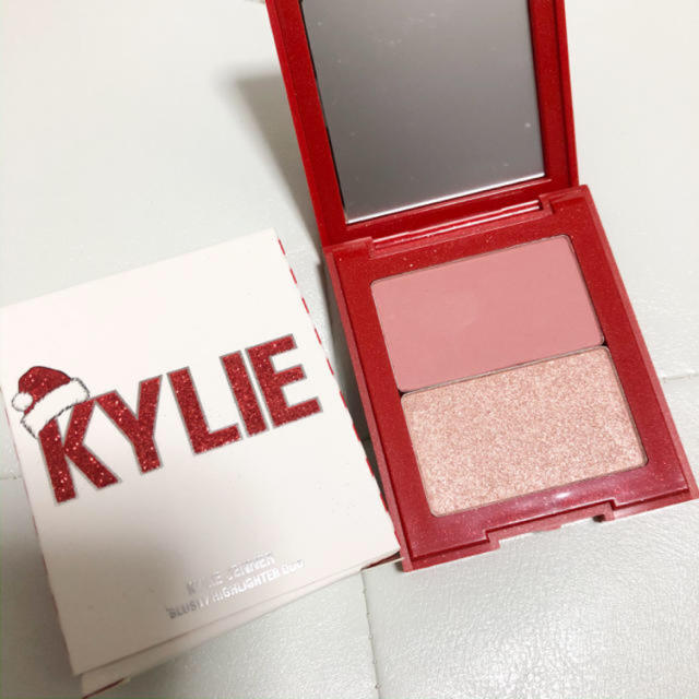 Kylie Cosmetics(カイリーコスメティックス)のKYLIE COSMETICS☆ハイライト×チーク コスメ/美容のベースメイク/化粧品(チーク)の商品写真