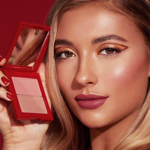 Kylie Cosmetics(カイリーコスメティックス)のKYLIE COSMETICS☆ハイライト×チーク コスメ/美容のベースメイク/化粧品(チーク)の商品写真