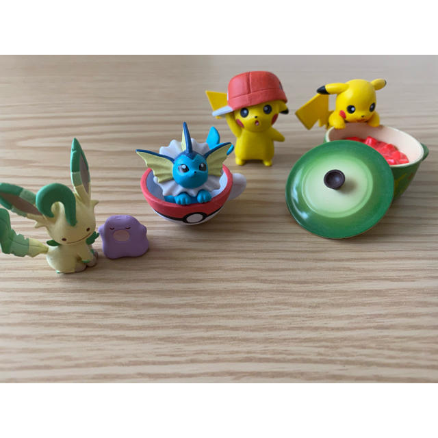 ポケモンフィギュア&シールセット エンタメ/ホビーのおもちゃ/ぬいぐるみ(キャラクターグッズ)の商品写真