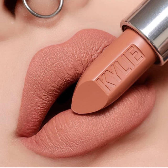 Kylie Cosmetics(カイリーコスメティックス)のカイリーコスメ☆リップスティック コスメ/美容のベースメイク/化粧品(口紅)の商品写真