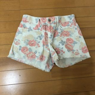 ジーユー(GU)のGU 花柄ショートパンツ　M(ショートパンツ)