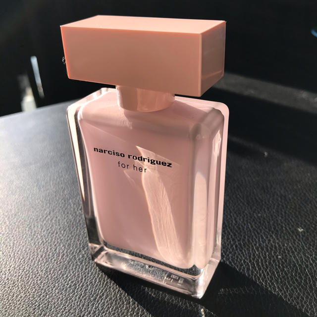 narciso rodriguez(ナルシソロドリゲス)のピンクのボトル香水💓 コスメ/美容の香水(香水(女性用))の商品写真