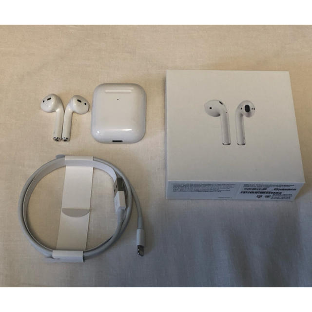 ヘッドフォン/イヤフォンAirPods with Wireless Charging Case 第2世代