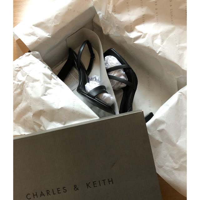 ZARA(ザラ)のCHARLES&KEITH ストラップサンダル レディースの靴/シューズ(サンダル)の商品写真