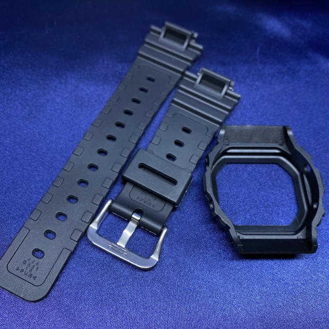 G-SHOCK(ジーショック)の5600系G-SHOCK用 互換ベゼル&バンドセット ブラック×レッド メンズの時計(腕時計(デジタル))の商品写真