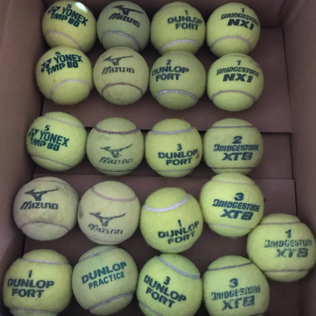 DUNLOP(ダンロップ)の硬式テニスボール　中古　約50球 スポーツ/アウトドアのテニス(ボール)の商品写真