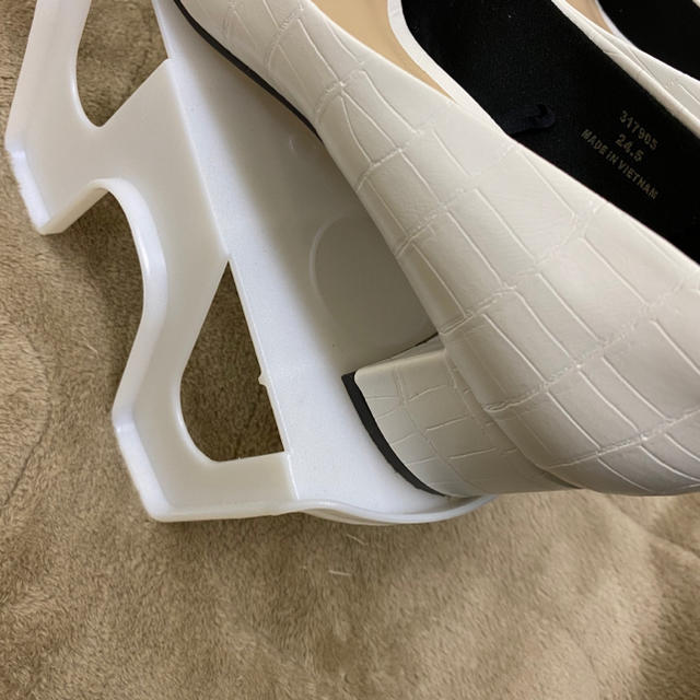 GU(ジーユー)のGU マシュマロパンプス ホワイト レディースの靴/シューズ(ハイヒール/パンプス)の商品写真