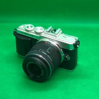 オリンパス(OLYMPUS)の【OLYMPUS ミラーレスカメラ】PL7☆送料無料(ミラーレス一眼)