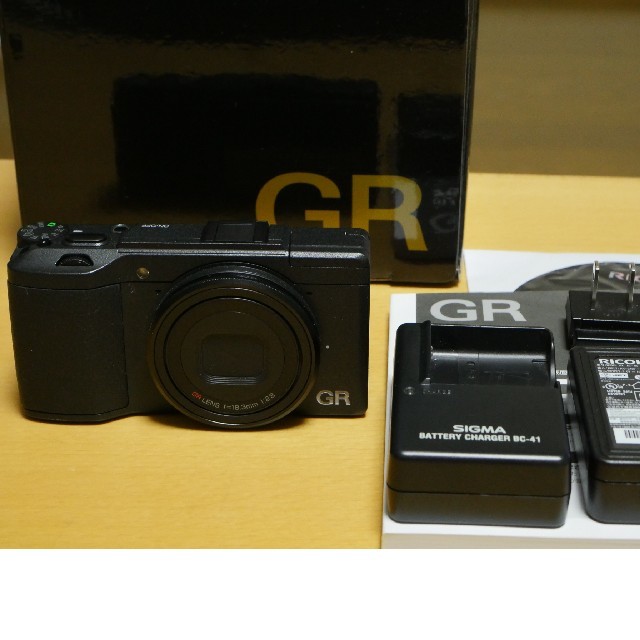 スマホ/家電/カメラ【美品】RICOH　GR2 GRⅡ 大型センサー　APS-C　シグマ充電器付！