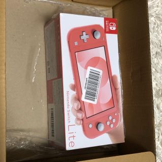 ニンテンドースイッチ(Nintendo Switch)のSwitch lite コーラル(携帯用ゲーム機本体)