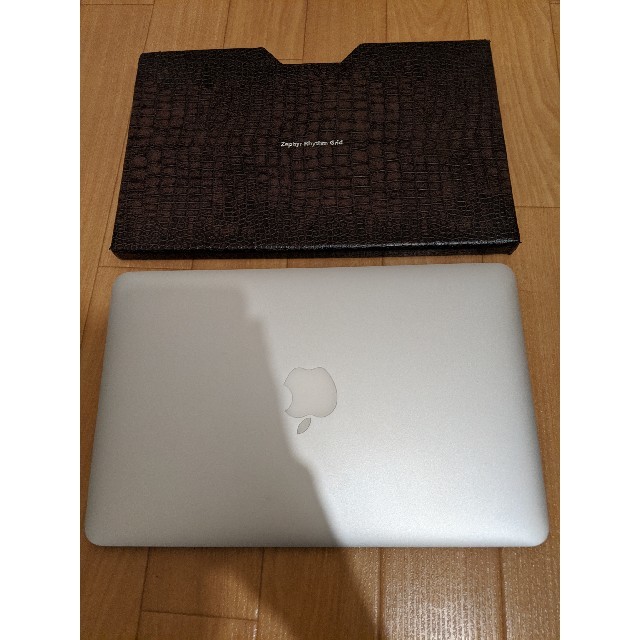 Apple(アップル)のMacBook Air 2012 11インチ　動作確認済　充電器付属 スマホ/家電/カメラのPC/タブレット(ノートPC)の商品写真