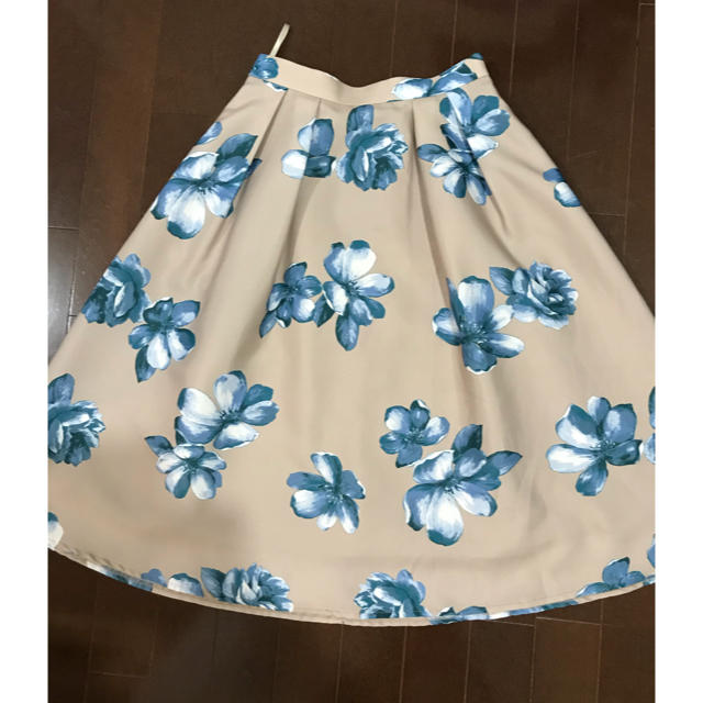 JUSGLITTY(ジャスグリッティー)のジャス♡リアルフラワープリントスカート レディースのスカート(ひざ丈スカート)の商品写真