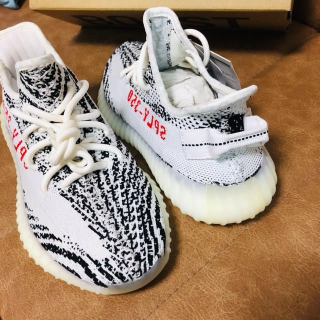 adidas(アディダス)のadidas yeezy boost 350 V2 zebra 240 レディースの靴/シューズ(スニーカー)の商品写真